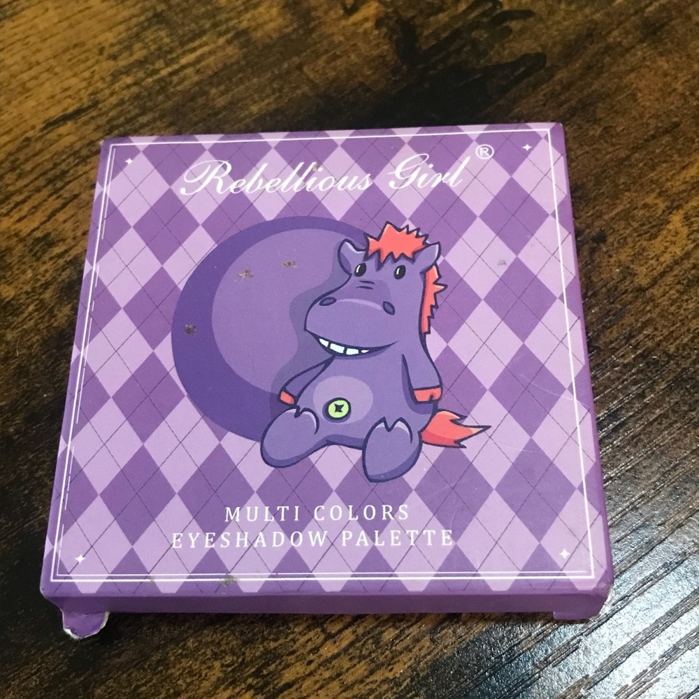 Purple Eyeshadow Palette - Vibrant Violet Shades - Picture 3 of 3